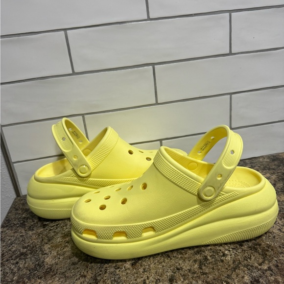 Bright Lemon Yellow Platform Crocs women’s 10/ men’s 8 - Picture 9 of 13